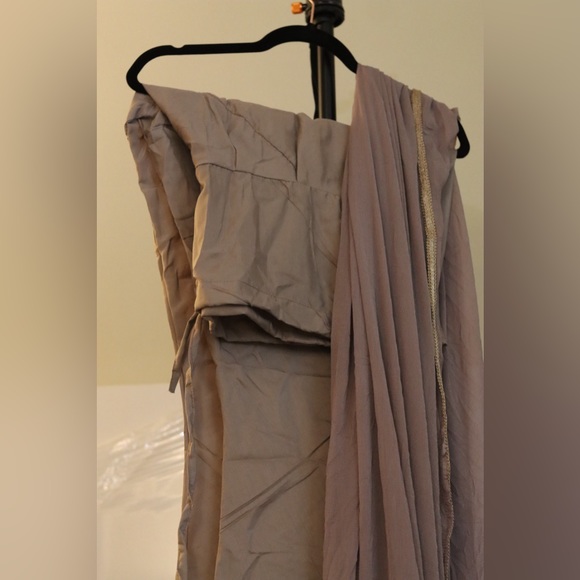 EUC Sonal Chauhan Grey Embroidered Abaya Style Anarkali Party Wear size 12 - Picture 2 of 8